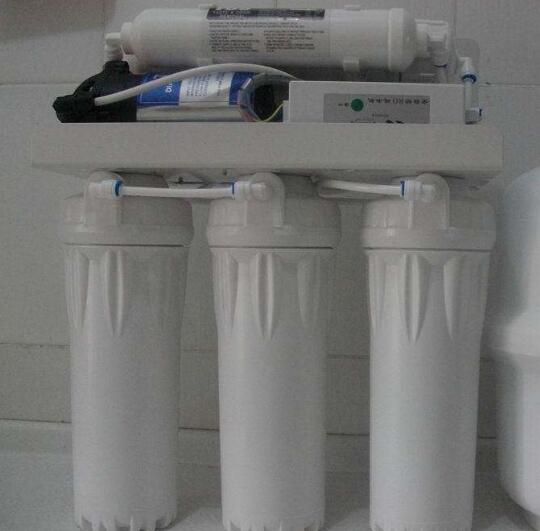 做洗衣液洗洁精用什么水? 做洗衣液洗洁精用什么水?